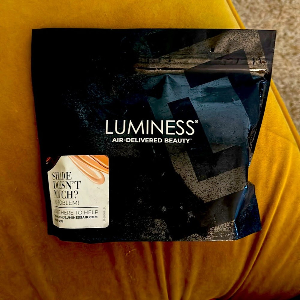LUMINESS Airbrush spray silk foundation starter kit in light- medium